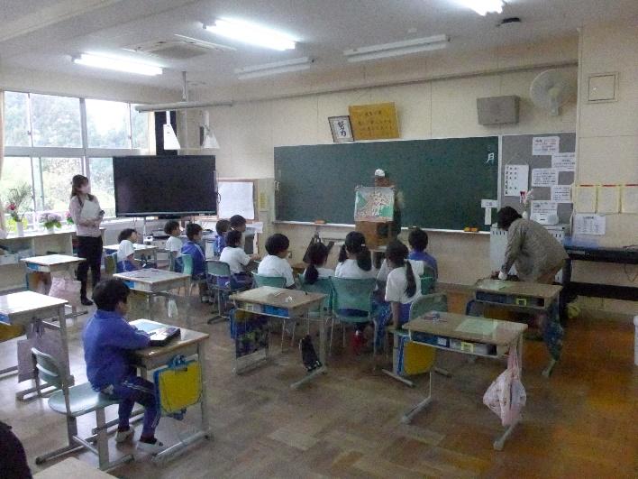 4月23日福島：小学校環境教育支援を行いました！雨の中でも自然を学ぶよ！：詳細ページを見る